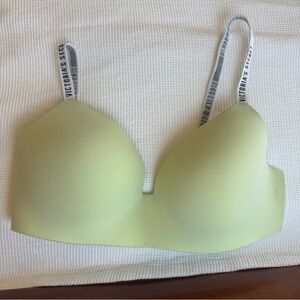 Victoria's Secret Green Seamless Bra with Adjustable Straps